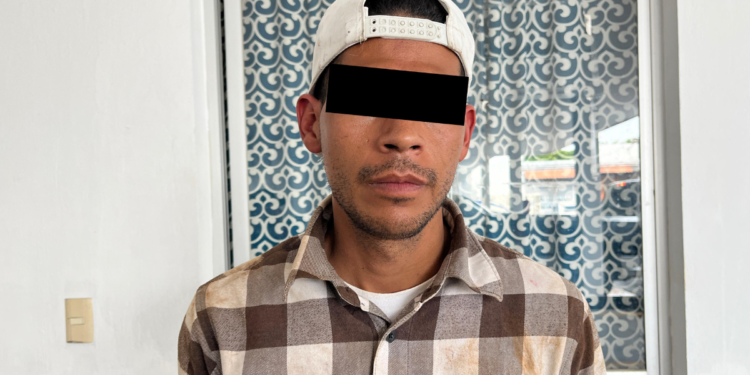 Policías de Tlaquepaque detienen a sujeto con motocicleta con reporte de robo