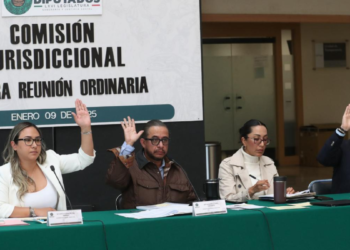 Comisión Jurisdiccional retoma iniciativa sobre juicio político y declaración de procedencia; crea grupo de trabajo para su análisis