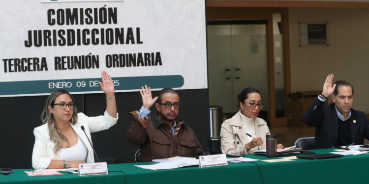 Comisión Jurisdiccional retoma iniciativa sobre juicio político y declaración de procedencia; crea grupo de trabajo para su análisis