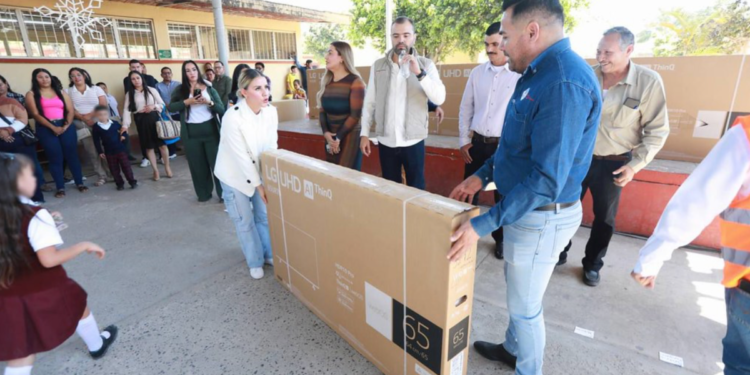 Equipan con tecnología a escuelas de Tlajomulco