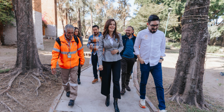 Celebra Verónica Delgadillo a los jardineros de Guadalajara