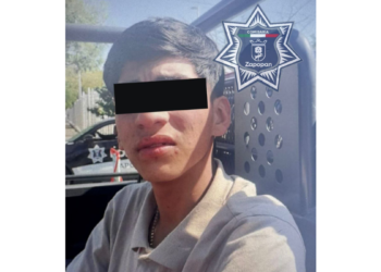 Policías de Zapopan detienen a un sujeto con lo que al parecer es droga y una pistola en calles de la colonia Colinas de Atemajac