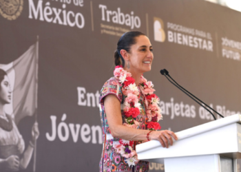 Presidenta Claudia Sheinbaum entrega tarjetas de “Jóvenes Construyendo El Futuro” en Acapulco, Guerrero