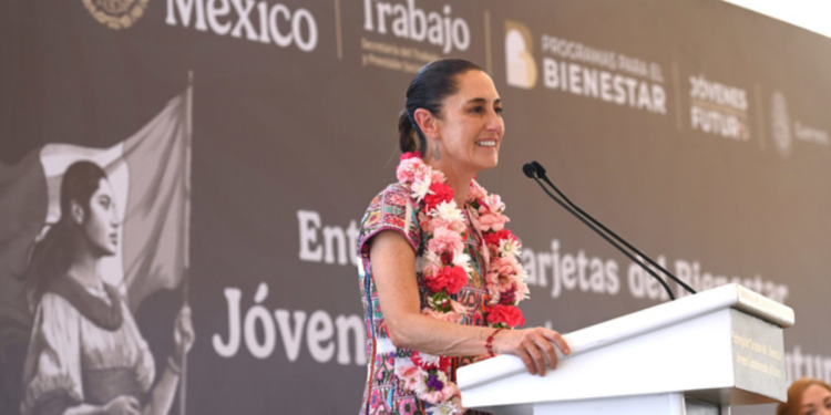 Presidenta Claudia Sheinbaum entrega tarjetas de “Jóvenes Construyendo El Futuro” en Acapulco, Guerrero