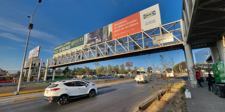 Gobierno de Tlaquepaque anuncia que puente peatonal quedó reparado
