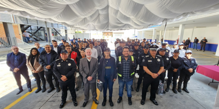 Entregan uniformes a las y los policías de San Pedro Tlaquepaque