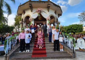 Oficia Laura Imelda unión de 338 parejas en las «Bodas de La Esperanza»