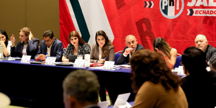 Dialogan priistas y autoridades estatales