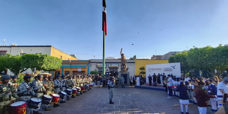 Encabeza Laura Imelda ceremonia del día de La Bandera
