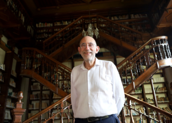 Conmemoran un siglo del nacimiento de la mecánica cuántica con charla del físico Dr. Luis Adolfo Orozco