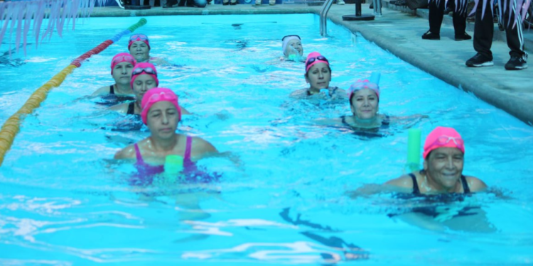 Gobierno de Tlaquepaque ofrece terapia acuática a través del programa «Carril Rosa»
