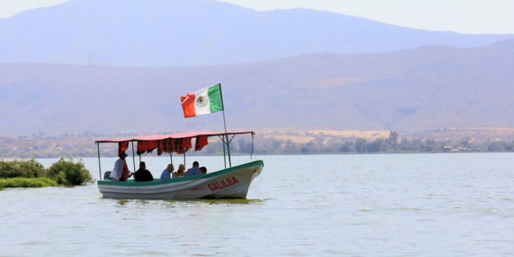 Anuncia SADER Jalisco apoyos por 15 millones de pesos a pescadores de Cajititlán
