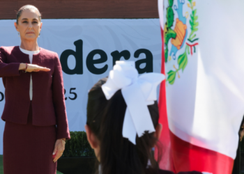 Con la Transformación a México se le respeta, no somos colonia de ningún país: Presidenta en conmemoración del Día de la Bandera