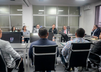 Dialogan autoridades estatales de Seguridad con transportistas de carga pesada