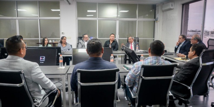 Dialogan autoridades estatales de Seguridad con transportistas de carga pesada