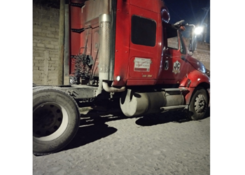 Policías de Tlaquepaque recuperan dos tractocamiones con su carga intacta