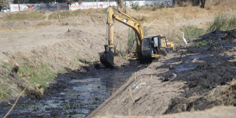 Avanza el saneamiento de arroyos y canales en Tlaquepaque