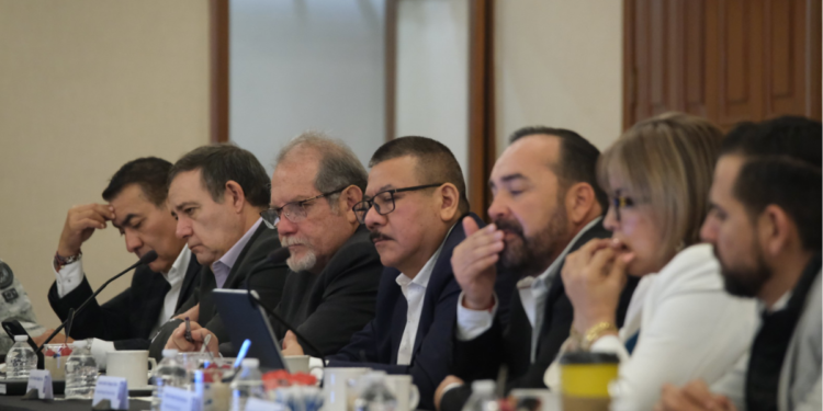 Acuerdan fortalecer operativos de seguridad para supervisar giros restringidos en la metrópoli