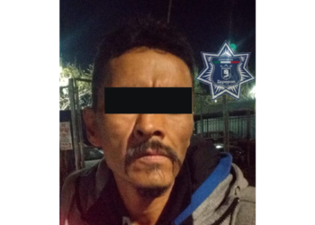 Detenido por presunta posesión de droga y una coincidencia de mandamiento vigente