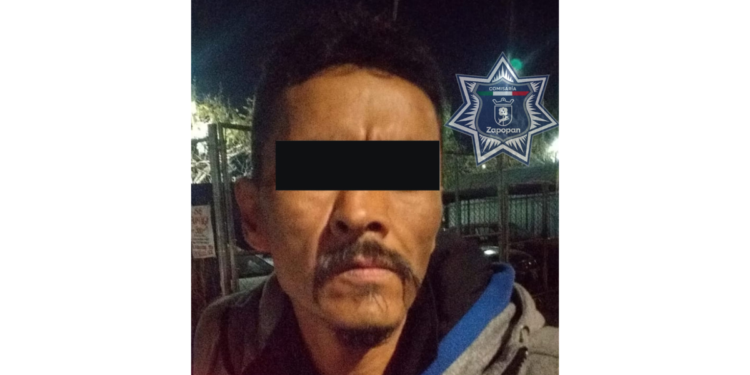 Detenido por presunta posesión de droga y una coincidencia de mandamiento vigente