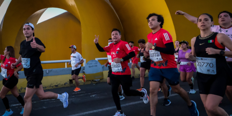 Es Pablo Lemus el primer Gobernador de Jalisco en participar en el Medio Maratón de Guadalajara