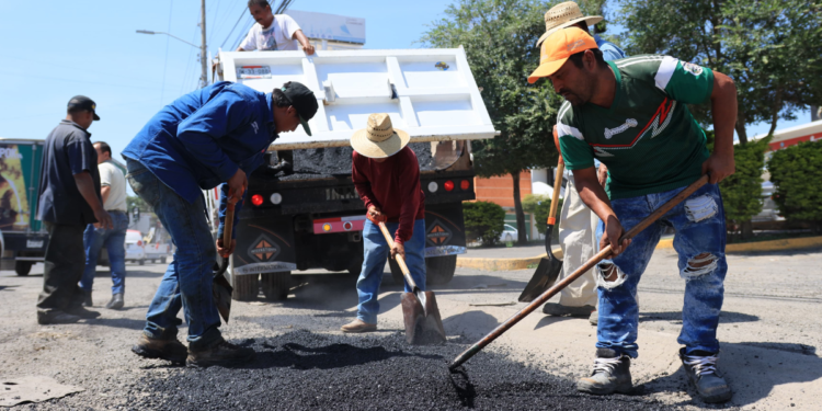 En Tlaquepaque se rehabilitan casi tres mil metros cuadrados en bacheo