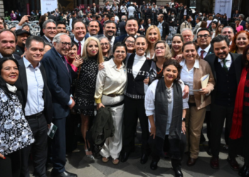 Presidenta Claudia Sheinbaum da banderazo a la estrategia nacional Vive saludable, vive feliz