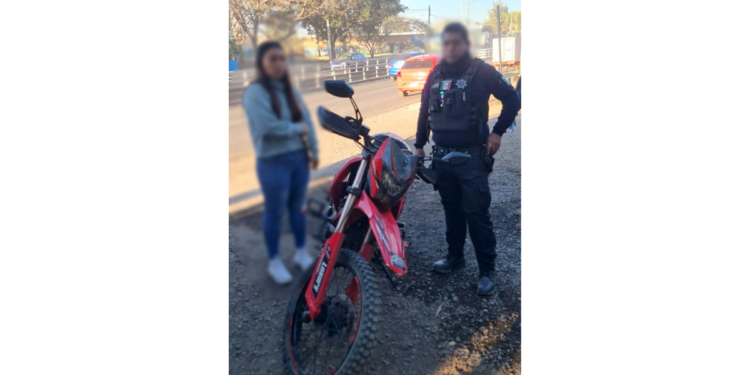 Recuperan policías de Tlajomulco una motocicleta robada 10 minutos antes