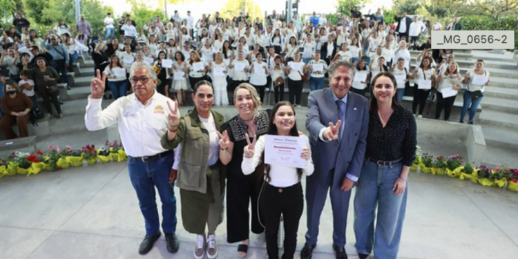 Más de 100 mujeres de Enjambres y Colmenas se gradúan y comienzan su emprendimiento