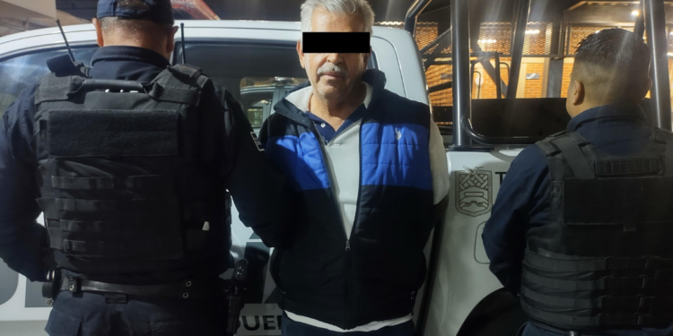 Policías de Tlaquepaque detienen a dos hombres por presunta posesión de tres maletas con casi 50 Kg de marihuana