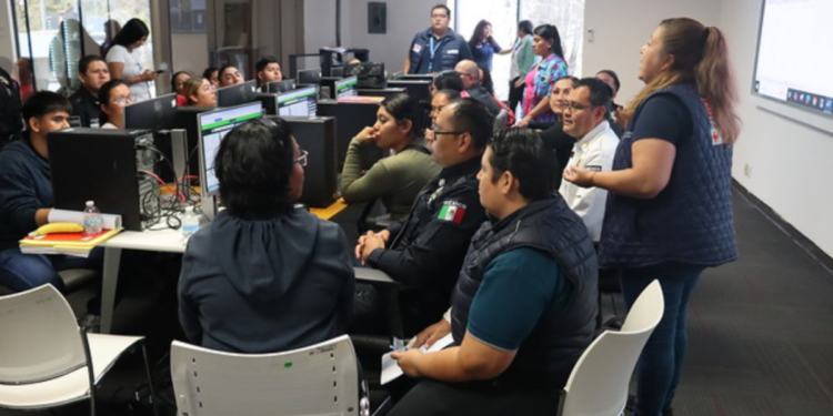 Capacitan a operadores de C5 Jalisco para brindar mejor respuesta a emergencias en las regiones del estado