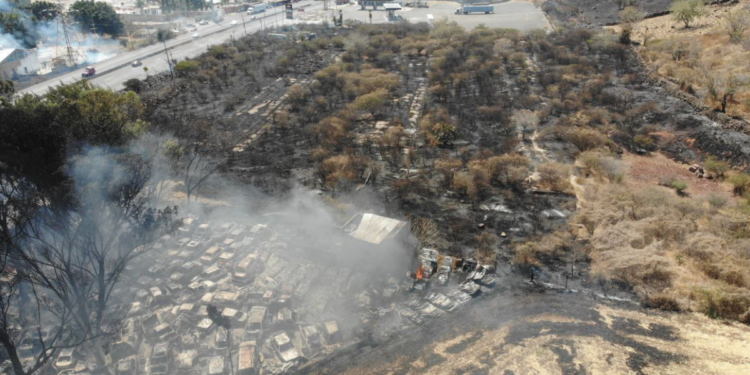 Amplía Semadet Alerta Atmosférica en Zapopan por incendio en Colomos III y activa Alerta Atmosférica en Chapala por incendio en Atotonilquillo