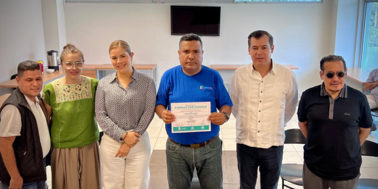 Entregan reconocimiento al Conductor Modelo de febrero 2025