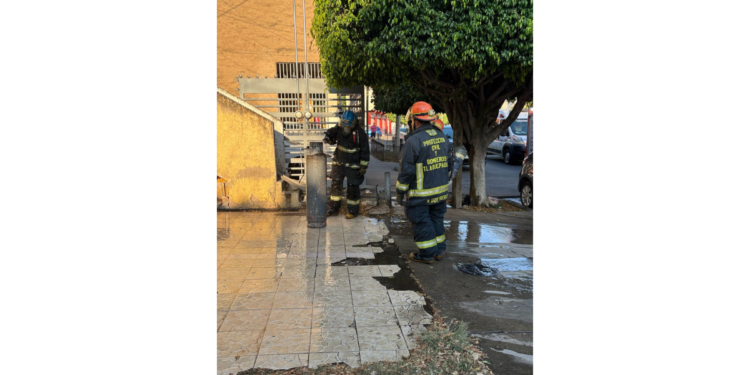 Policías de Tlaquepaque salvan vida a hombre atrapado de en un incendio
