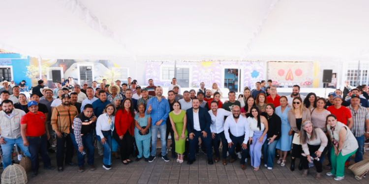 Gerardo Quirino fortalece a los artesanos en Tlajomulco