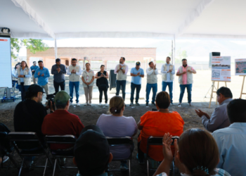 Gerardo Quirino coloca primera piedra para el mercado de San Sebastián