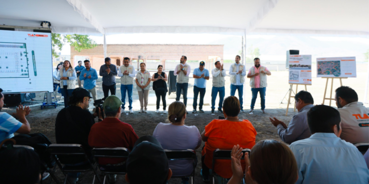 Gerardo Quirino coloca primera piedra para el mercado de San Sebastián