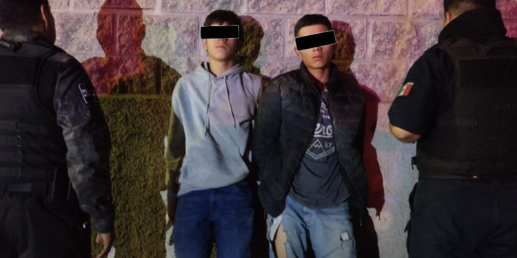 Policías de Tlaquepaque detienen a dos menores por presunto asalto con arma de fuego