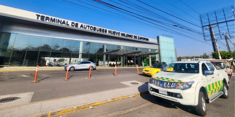 Con operativo de supervisión en Centrales Camioneras, aplican mil 233 infracciones y retiran siete vehículos de circulación