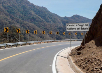 Ampliarán programa estatal de reconstrucción y mantenimiento de carreteras a diversas regiones de Jalisco 