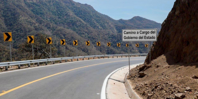 Ampliarán programa estatal de reconstrucción y mantenimiento de carreteras a diversas regiones de Jalisco