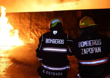 Activa Semadet Emergencia Atmosférica en Zapopan por incendio en fábrica de químicos
