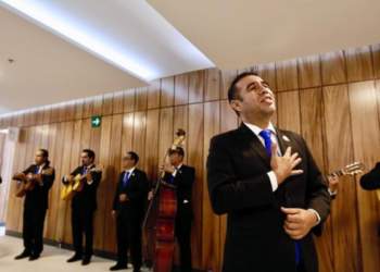 Lleva Secretaría de Cultura música a pacientes del Instituto Jalisciense de Cancerología con el programa «Melodías para Sanar»