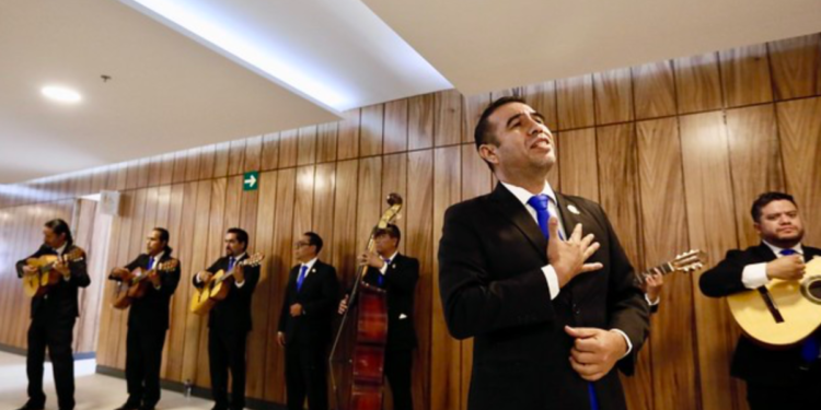 Lleva Secretaría de Cultura música a pacientes del Instituto Jalisciense de Cancerología con el programa «Melodías para Sanar»