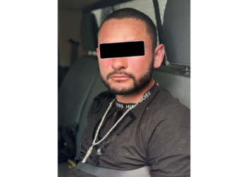 Policías de Tlaquepaque detienen a sujeto por presunta posesión de droga cristal