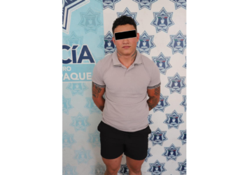 Policías de San Pedro Tlaquepaque arrestan a hombre a bordo de camioneta con reporte de robo