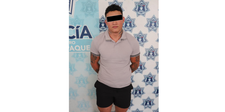Policías de San Pedro Tlaquepaque arrestan a hombre a bordo de camioneta con reporte de robo