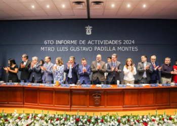 Asiste Pablo Lemus, Gobernador de Jalisco, a sexto Informe de Actividades de Gustavo Padilla Montes, Rector del CUCEA