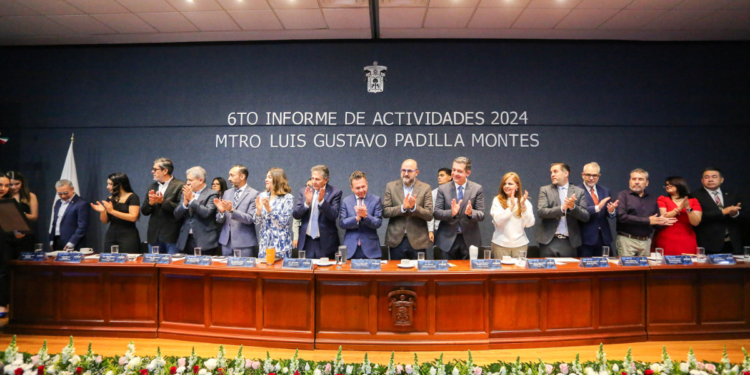 Asiste Pablo Lemus, Gobernador de Jalisco, a sexto Informe de Actividades de Gustavo Padilla Montes, Rector del CUCEA