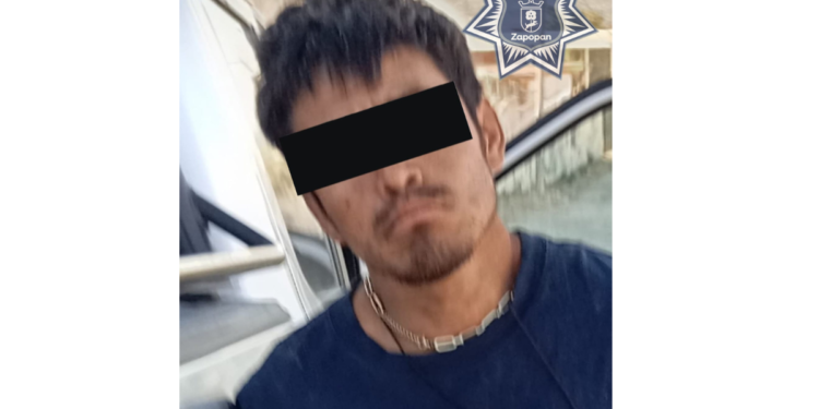 Policías de Zapopan detienen a un sujeto presuntamente armado en la colonia Jardines del Vergel